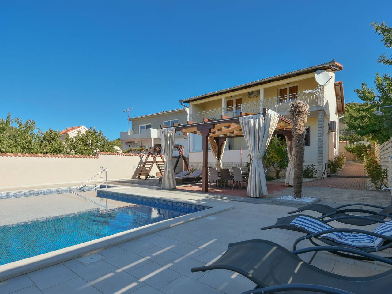 Casa vacanza a Zara a partire da 234€ a notte