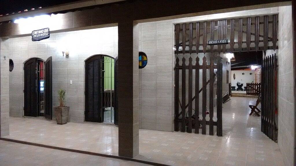 Haus mit Pool und Spielzimmer, luftig und bequem, in der Nähe zum Strand. in Mongaguá, Baixada Santista