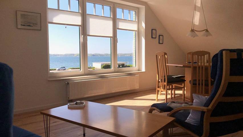 Ferienwohnung für 4 Personen, mit Terrasse und Seeblick, kinderfreundlich in Schausende