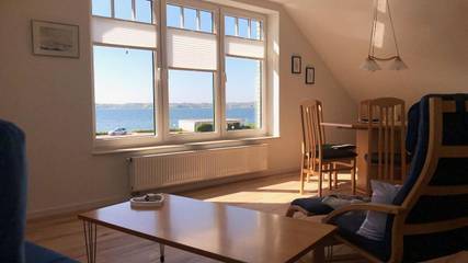 Ferienwohnung für 4 Personen, mit Terrasse und Seeblick, kinderfreundlich in Schausende