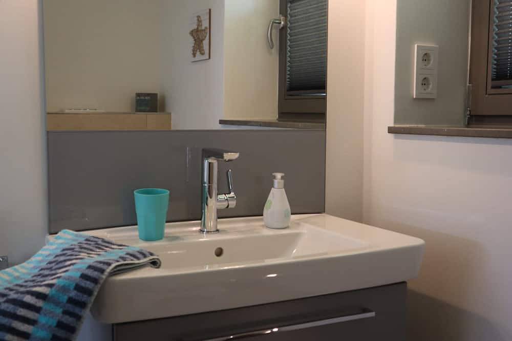 Ganze Wohnung, Seerose Dree, 59qm, Süd- und Westterrasse, 1 Schlafzimmer, max. 2 Personen in Zwischenahner Meer, Bad Zwischenahn