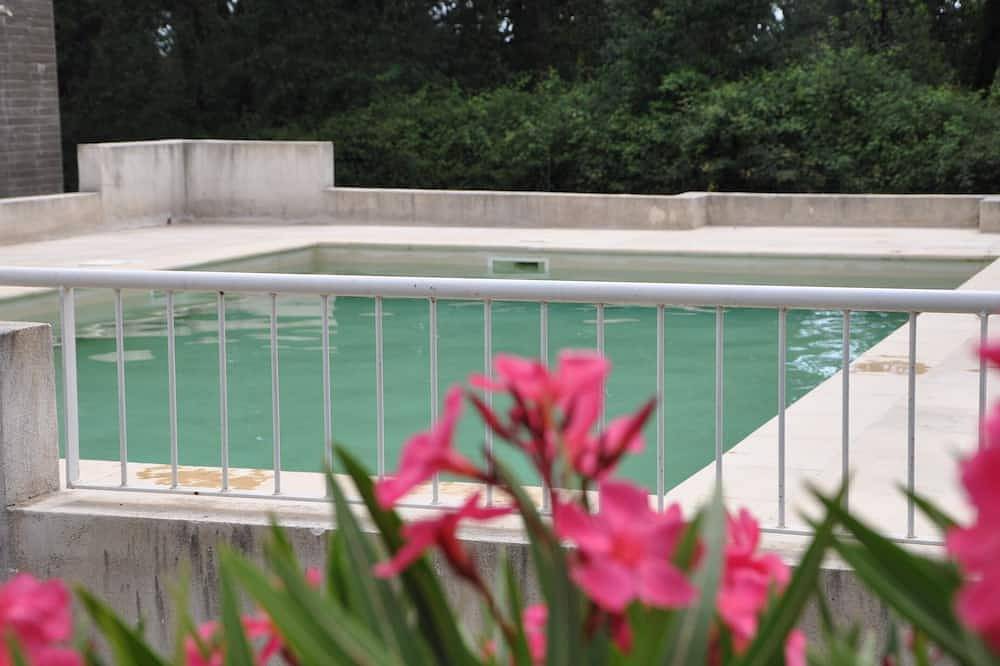 Appartamento intero, Grazioso appartamento con ampia terrazza e piscina privata a 5 minuti dalla spiaggia in Santa Lucia di Moriani, Corte e dintorni