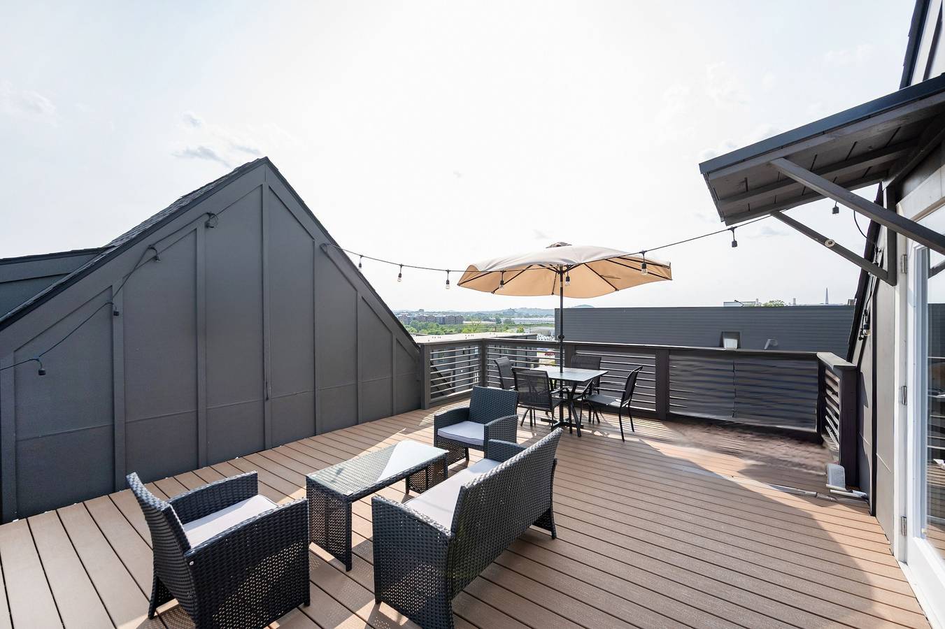 Entire apartment, 10 Min to Dt - Rooftop, Garage, W&D in Nashville, Tennessee