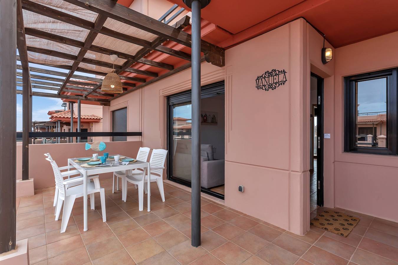Villa de vacaciones 'Manuela' con vistas a la montaña, piscina compartida y Wi-Fi in La Oliva, Fuerteventura