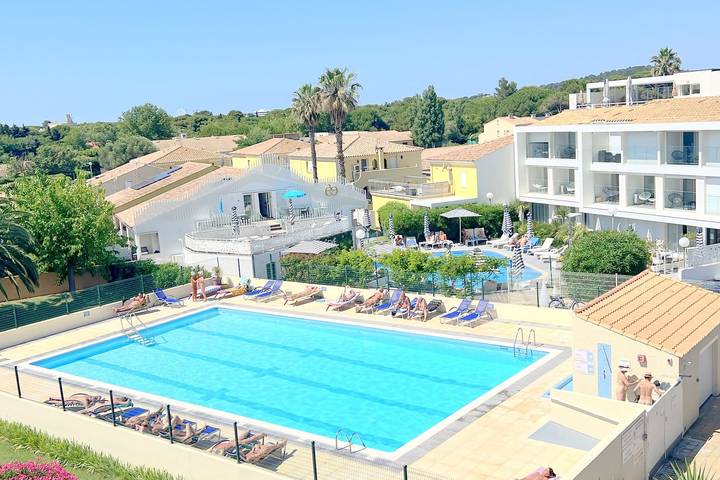 Gîte pour 2 personnes, avec terrasse et piscine dans Cap d'Agde naturiste - 2