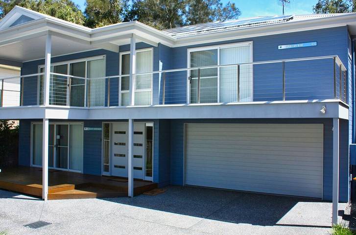 Holiday home for 12 people, with balcony and garden in Blueys Beach