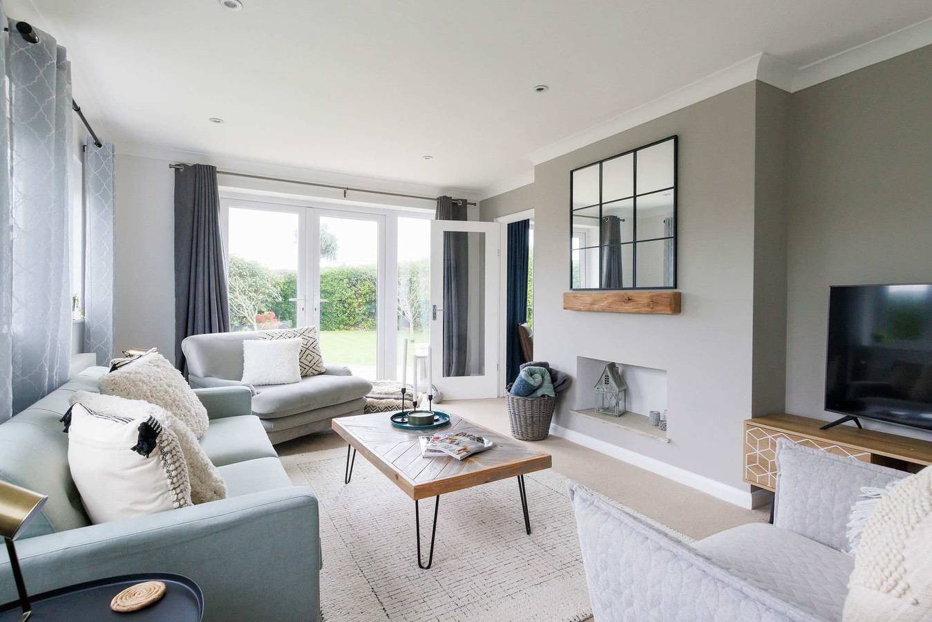 Beach house for 8 with hot tub & garden in West Sussex