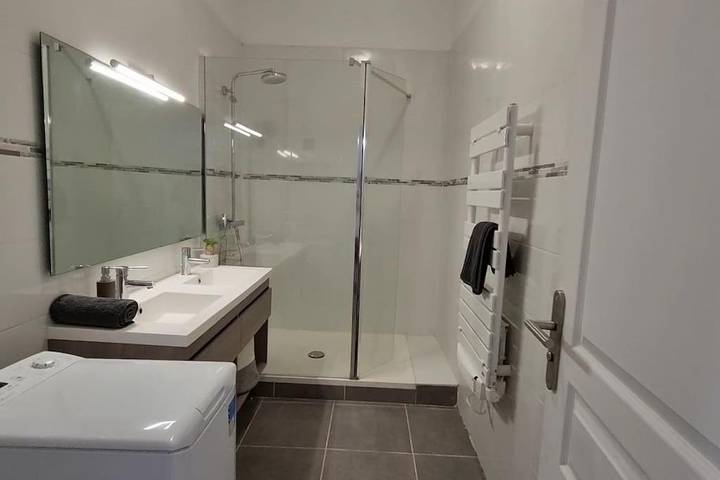 Gîte pour 6 personnes dans Cinema Le Prado Marseille - 2