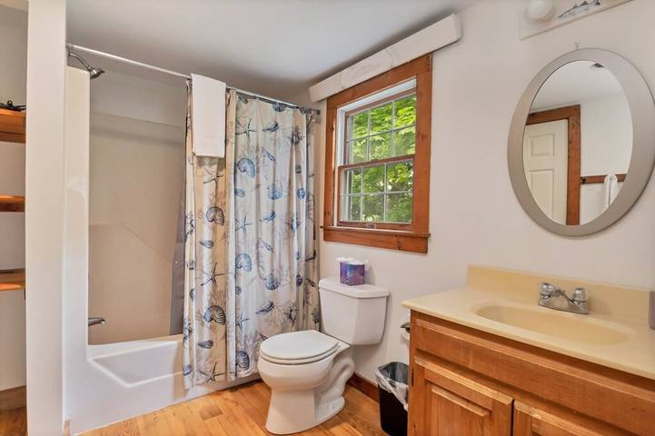 Vacation rental for 7 people, with yard and balcony in Brewster