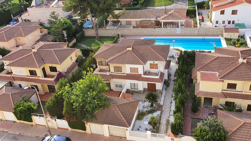 Ferienhaus für 10 Personen, mit Terrasse und Garten, kinderfreundlich - 1