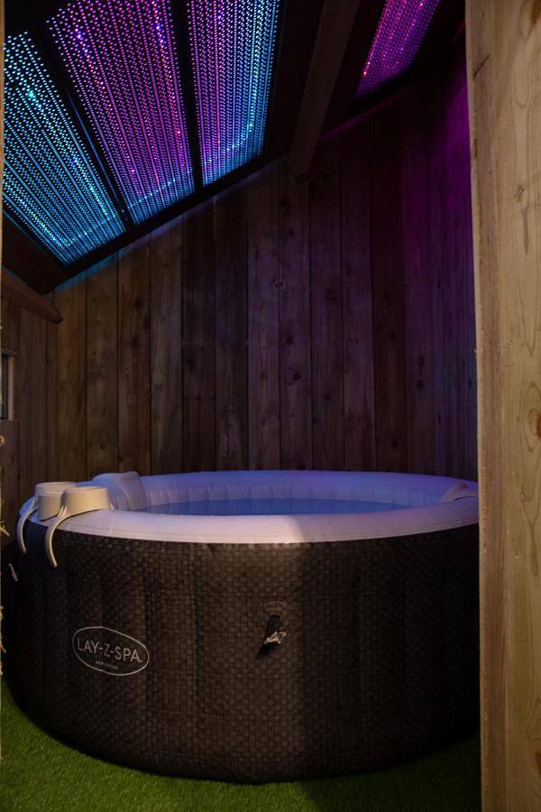 Gîte pour 4 personnes, avec jacuzzi et terrasse à Villedieu-les-Poêles - 3