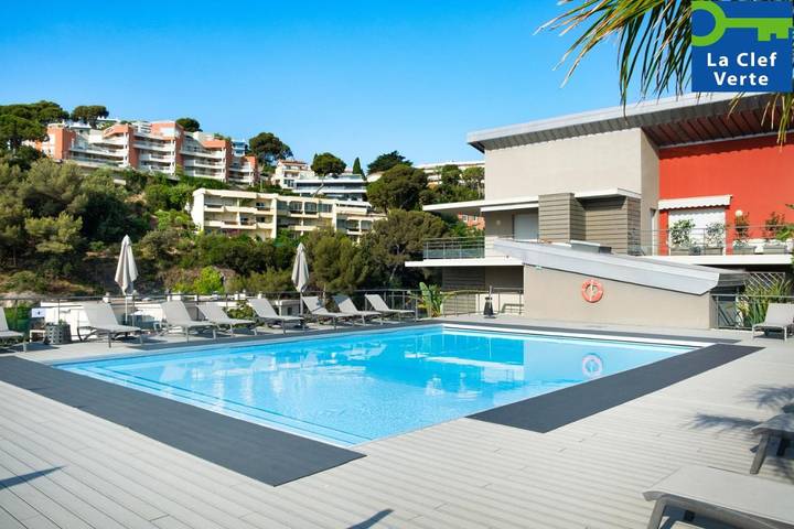 Appart’hôtel pour 4 personnes, avec Terrasse et Piscine