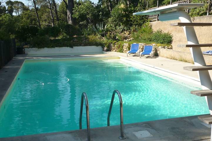 Ferienwohnung für 5 Personen, mit Terrasse und Garten sowie Pool