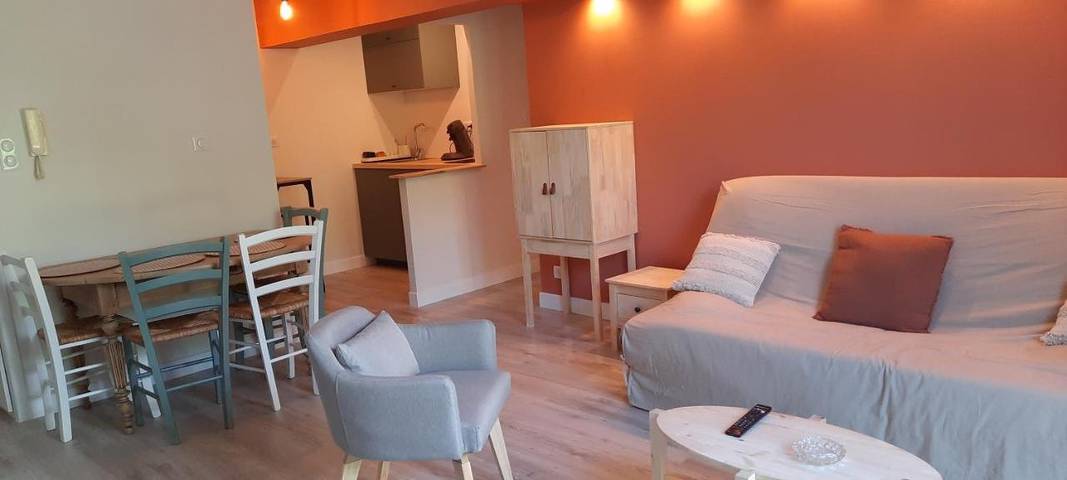 Gîte pour 4 personnes, avec Balcon ainsi que Terrasse et Vue dans Cinema L Arlequin Nyons