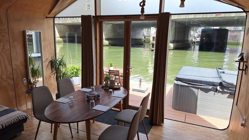 Bateau pour 5 personnes, avec vue ainsi que terrasse et sauna, animaux acceptés à Rotterdam - 2