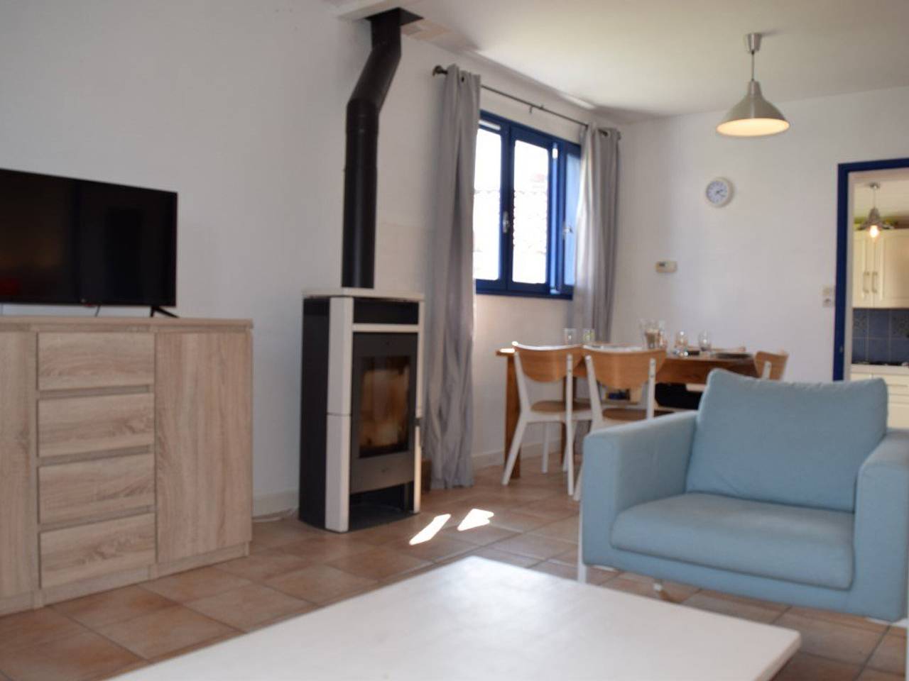 Cozy Beachside Home with Terrace, 5 Guests, Near Shops and Beach in La Guérinière, Noirmoutier