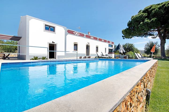 Gîte pour 6 personnes, avec Balcon et Jardin dans Boliqueime, District de Faro