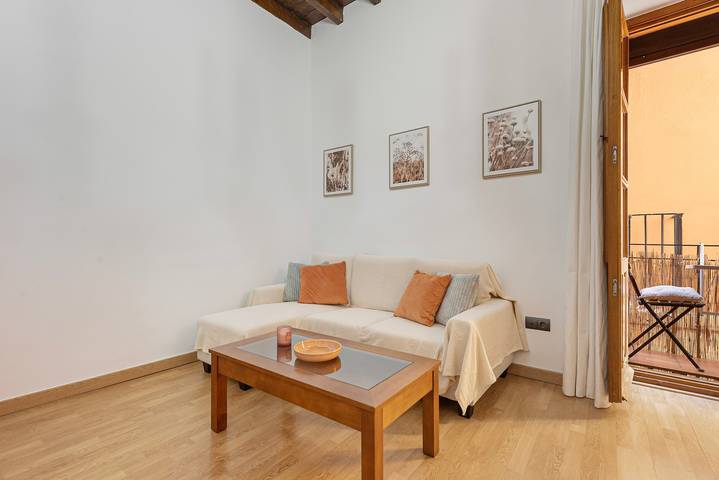 Apartamento entero, Apartamento 'Pérez' con balcón, Wi-Fi y aire acondicionado in Malaga Centro Historico, Málaga