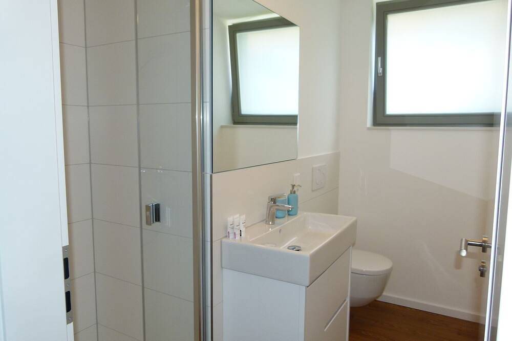 Ganze Wohnung, Ferienwohnung, neu, modern, grün und zentrumsnah in Wenigenjena, Jena