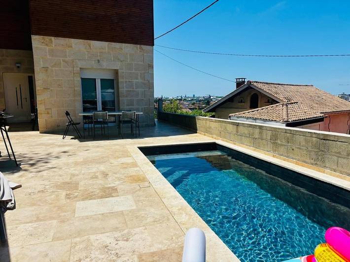 Casa de vacaciones para 6 personas, con vistas además de terraza y piscina - 1