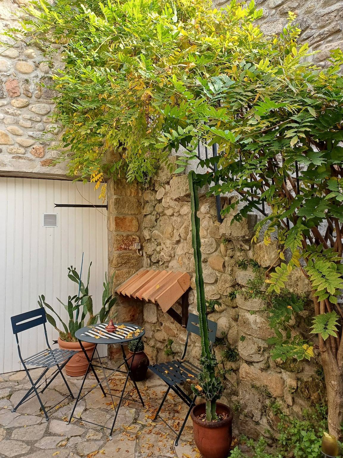 Apartamento entero, Apartamento 'Cocoon - Bord Ardèche' con terraza privada y Wi-Fi in Lanas, Ardèche