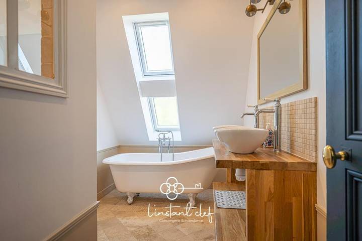 Location de vacances pour 18 personnes, avec jardin ainsi que jacuzzi et piscine à Coulaines - 4