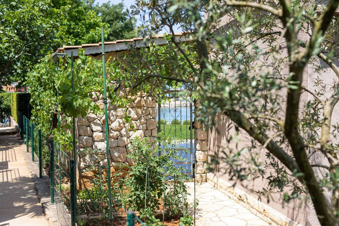 Entire holiday apartment, Holiday apartment close to the beach  in Zidarici, Krk
