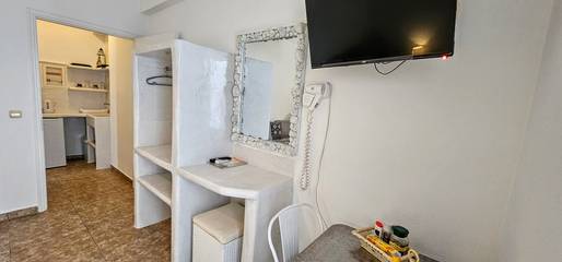 Apartment for 2 People in Perissa, Santorini, Photo 4