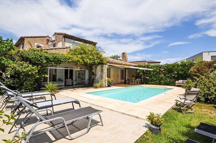 Casa de vacaciones para 6 personas, con jardín además de balcón y piscina - 1