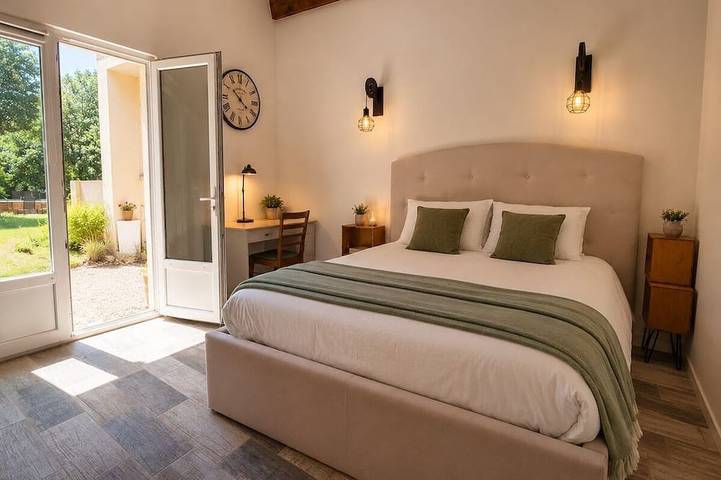 Ferienwohnung für 2 Personen, mit Terrasse und Pool sowie Garten - 1
