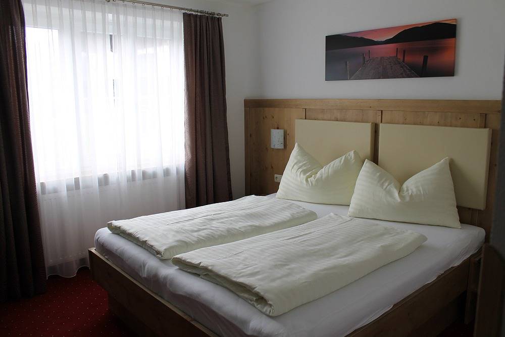 Gasthof Kirchenwirt - Doppelzimmer 2 in Dachsteingebirge, Gosau