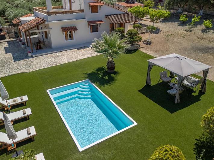 Villa für 8 Personen, mit Balkon und Terrasse sowie Garten und Pool in Heraklion