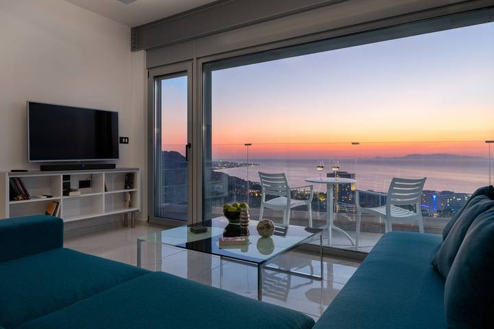 Ferienwohnung für 8 Personen, mit Meerblick und Balkon/Terrasse sowie Whirlpool und Garten in Rhodos Stadt