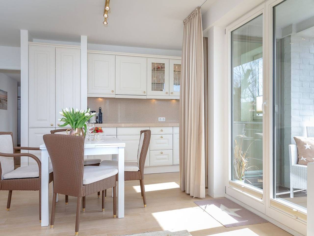 Ganze Ferienwohnung, Viktoria Residenz, App. 10 - Top Citylage: Sehr komfortable, helle 2-Zimmerwohnunhg mit Balkon u. Stellplatz in Westerland, Sylt (Gemeinde)