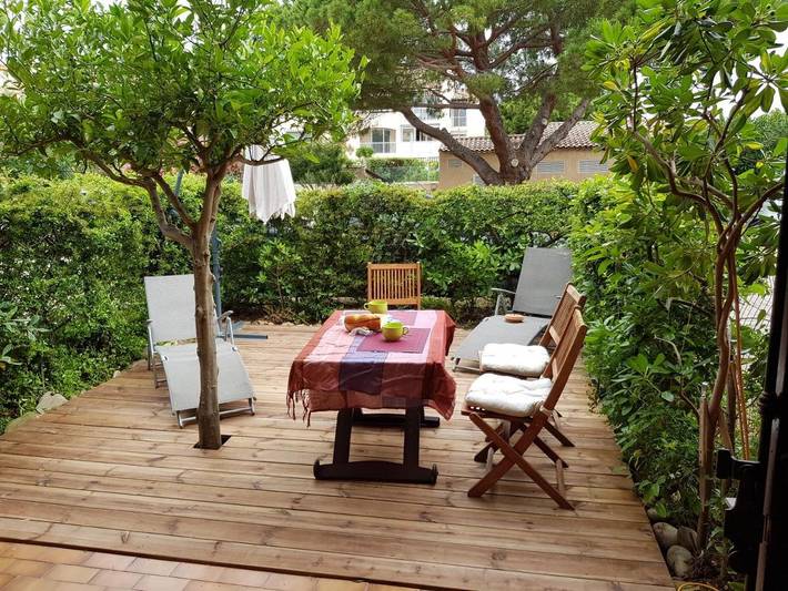 Gîte pour 2 personnes, avec terrasse, animaux acceptés dans Domaine De L Ermitage Saint Mandrier Sur Mer