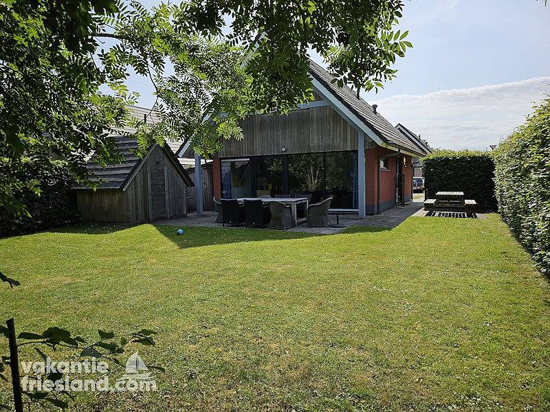 Vakantiefriesland — Modern eingerichtete Ferienvilla Balk mit Terrasse in Balk, Ijsselmeer