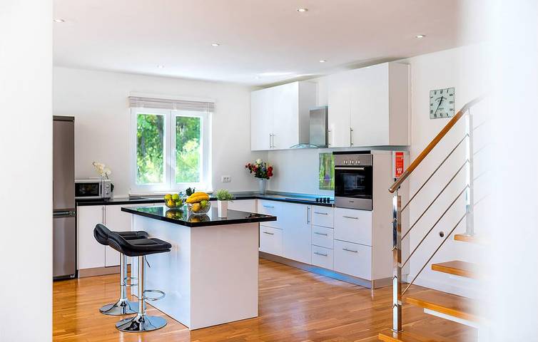 Gemütliche 2-Zimmer-Wohnung mit Pool, Terrasse und Flussblick in der Nähe von Cetina in Dalmatinisches Zagora