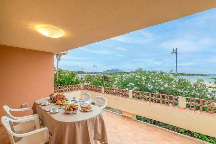 Villa per 8 persone, con Balcone e Terrazza nonché Giardino e Panorama a Pittulongu
