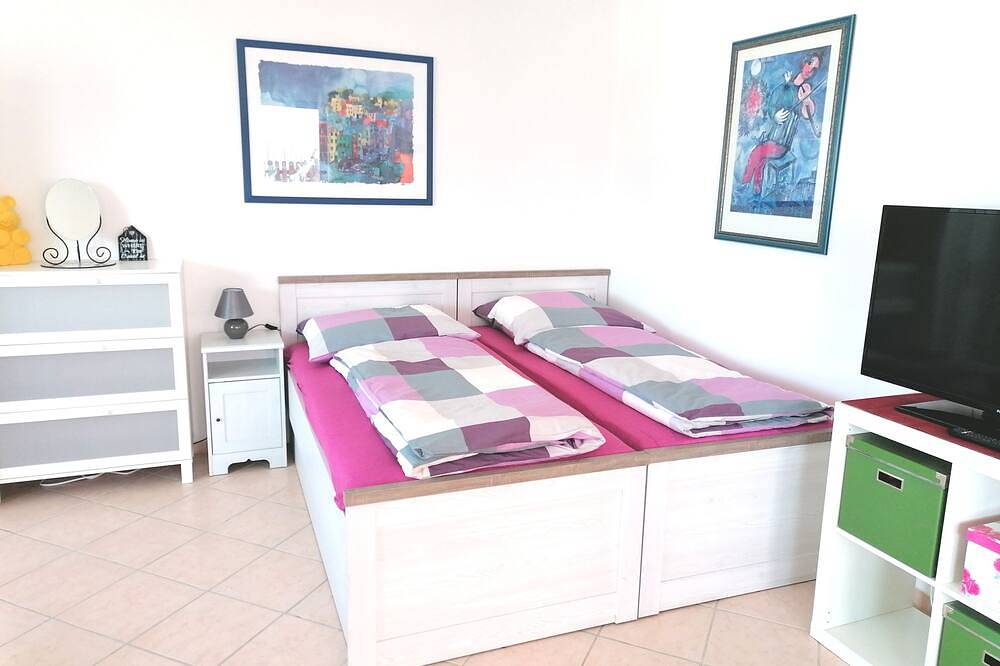 Ganze Wohnung, Schöne 2 Zimmer Einliegerwohnung mit Terrasse für 4 Personen in Burladingen, Neckar-Alb