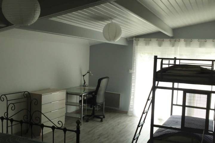 Location de vacances pour 7 personnes, avec jardin à Landevieille - 3