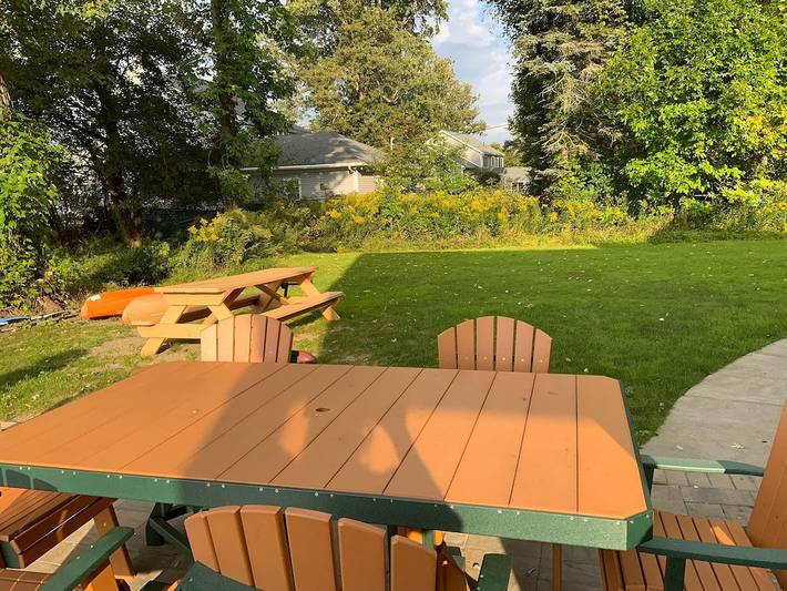 Vacation rental for 18 people, with yard and balcony as well as hot tub in Chautauqua Lake