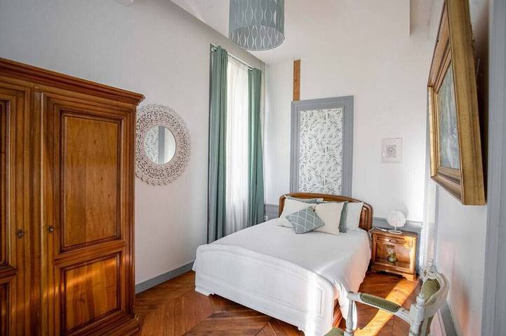 Château pour 7 personnes, avec Jardin dans Rhône - 3