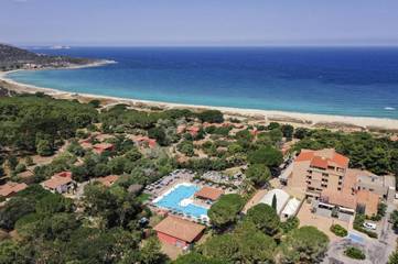 Hôtel pour 5 personnes, avec terrasse ainsi que piscine et jardin à Palasca