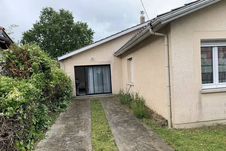 Appartement entier, Studio bien situé proche Chu Pellegrin- secteur Haut Brion in Talence, Région de Bordeaux
