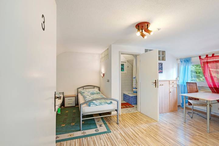 Zimmer '3' mit gemeinsamer Terrasse und Wlan in Baden-Baden, Nordschwarzwald
