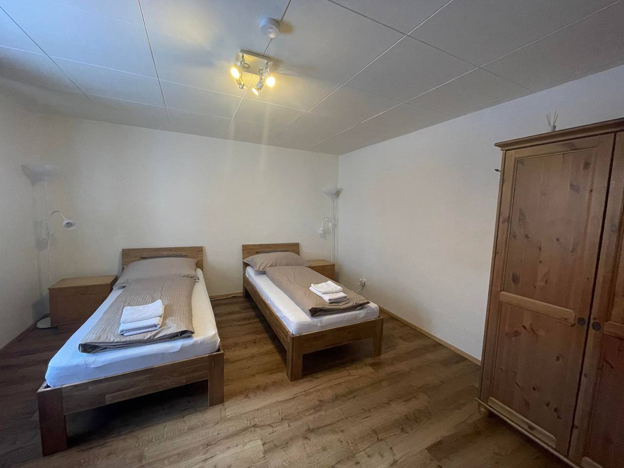 Haus St. Martin - Zimmer Körbersee – Doppelzimmer, Etagendusche/Etagen-Wc in Klösterle am Arlberg, Arlberg