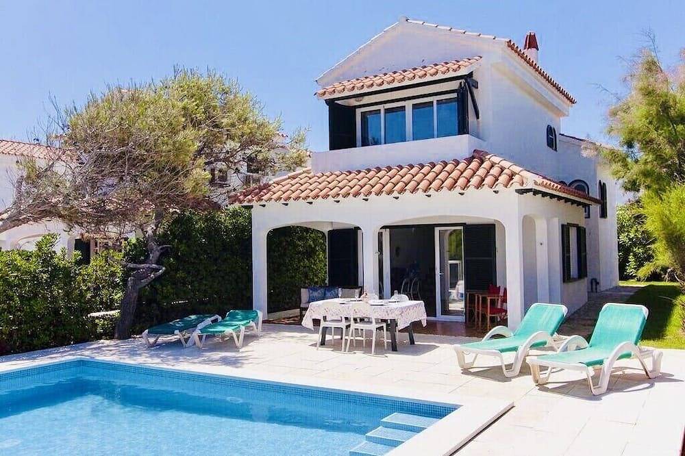 Villa de 3 chambres avec piscine privée et vue imprenable sur mer à 5 minutes de la plage. Wifi in Arenal d'en Castell, Es Mercadal