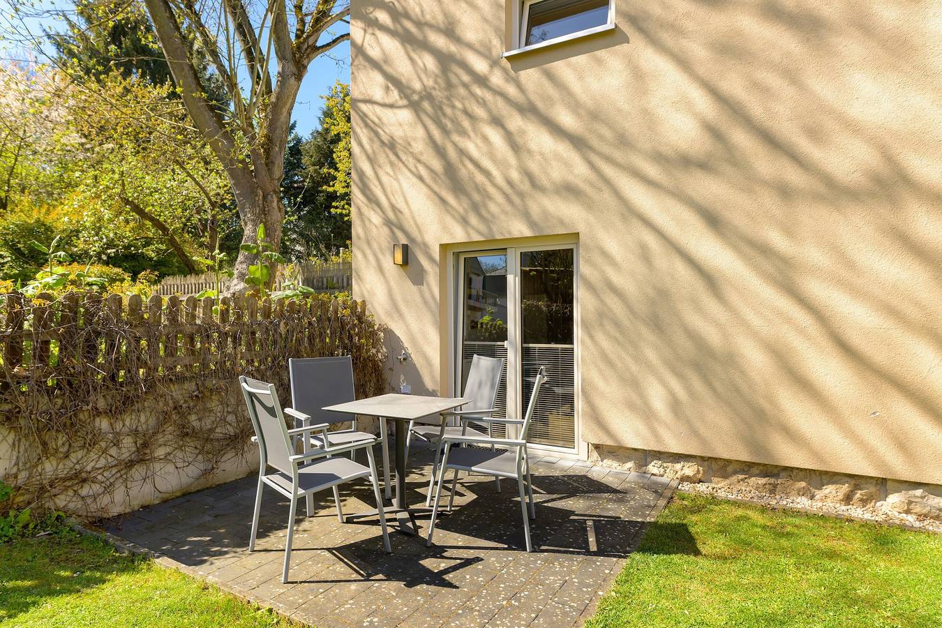 Ferienhaus 'Belvedere-Remise' mit privater Terrasse, Gemeinschaftsgarten und Wlan in Weimar, Weimarer Land