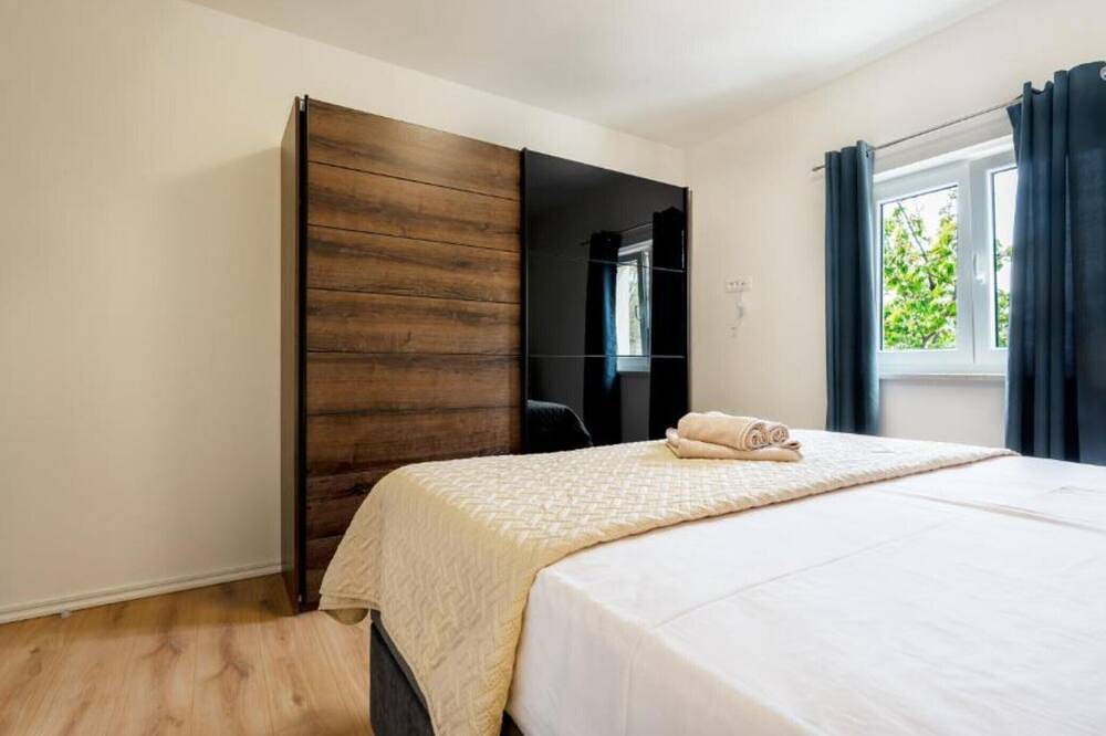 Villa with mountain view in Makarska Riviera