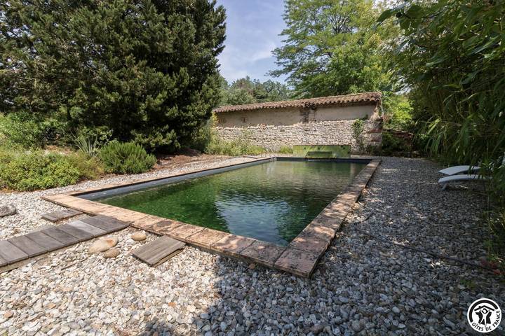 Gîte pour 10 personnes, avec Terrasse ainsi que Jardin et Piscine